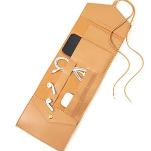 NWT Glass Ladder Co Katherine Tech Organizer Honey Leather